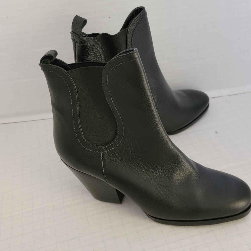 Rachel Comey Nassau Chelsea Booties Boots Heels Black Pebbled Leather Womens 6